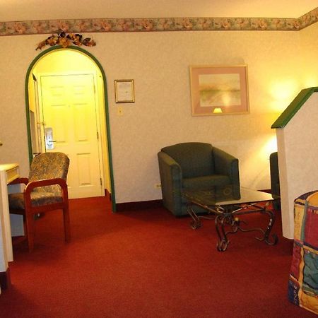 O'Hare Inn & Suites Schiller Park Room photo